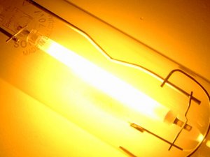 staart Jaarlijks Gaan What are High Pressure Sodium Light Bulbs? from Commercial Lighting Experts.